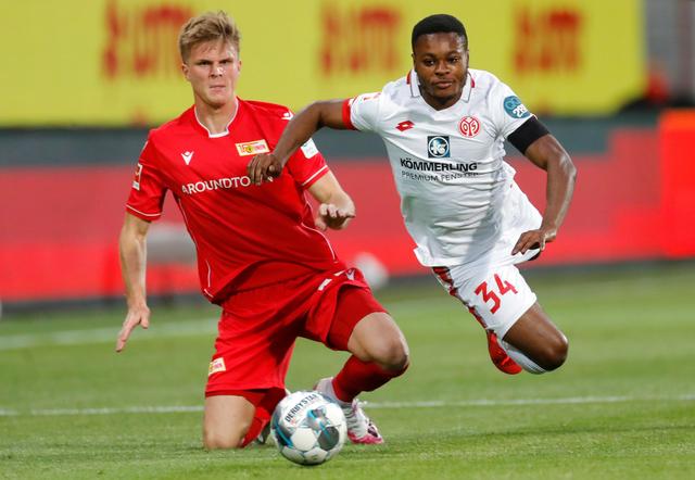 取决于他在 取决于他在